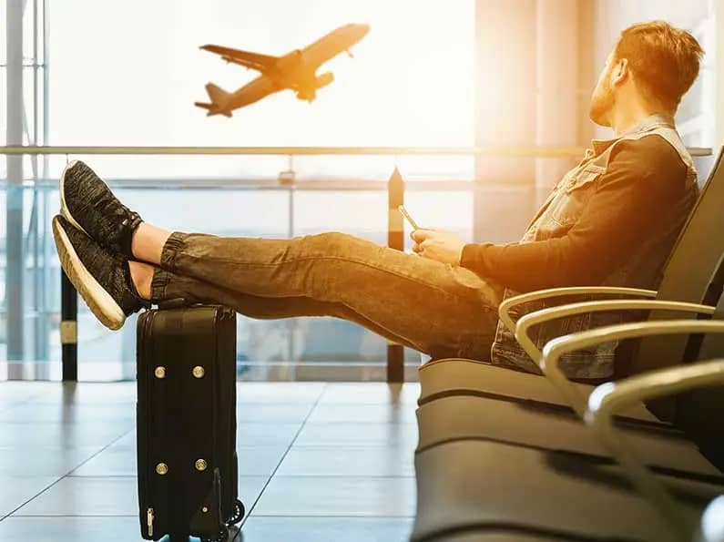 Airport Concierge Helps Passengers conciergerie paris